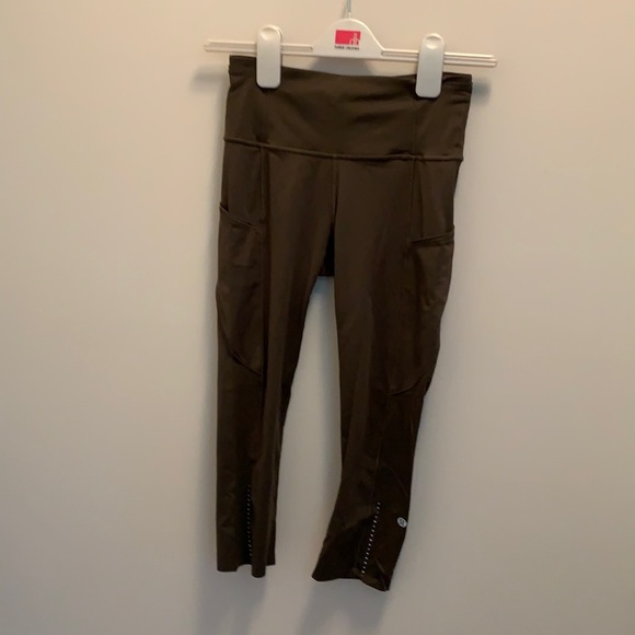 lululemon athletica Pants - Lululemon green Capri leggings w/ pockets
